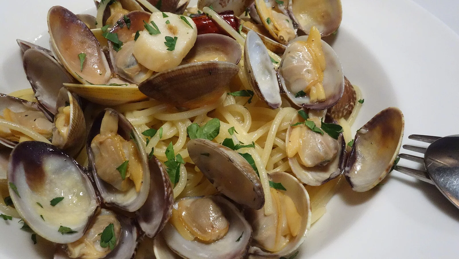 Spaghetti alle Vongole (Spaghetti with Clams)