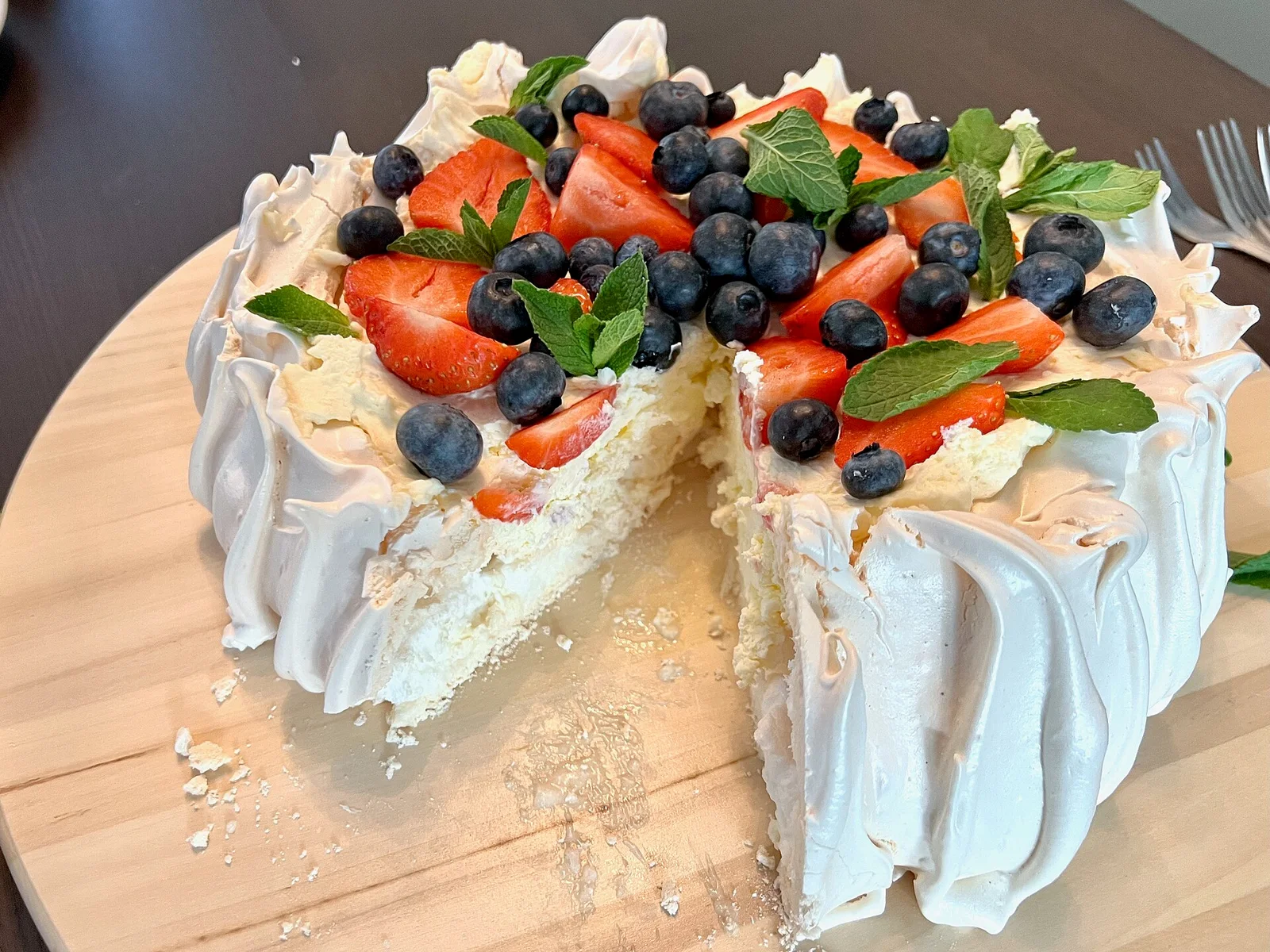 Pavlova with Berries